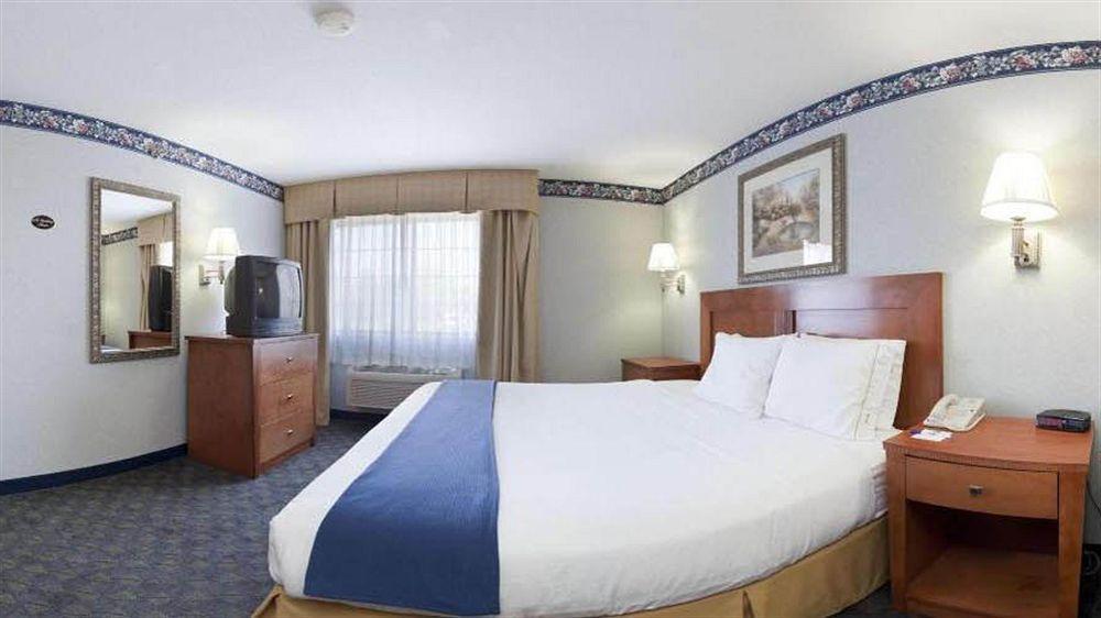 Comfort Inn & Suites Napoleon מראה חיצוני תמונה