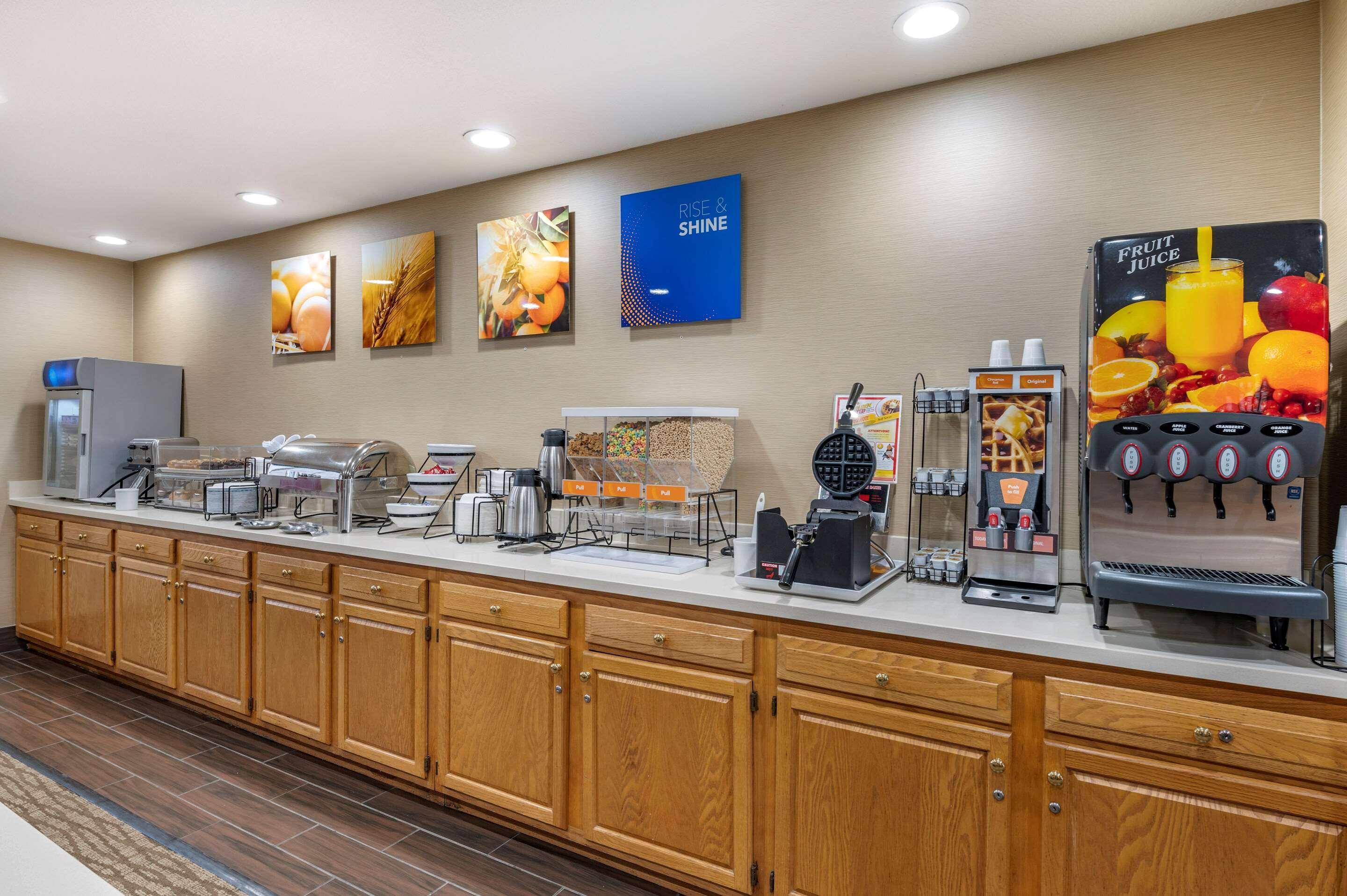 Comfort Inn & Suites Napoleon מראה חיצוני תמונה