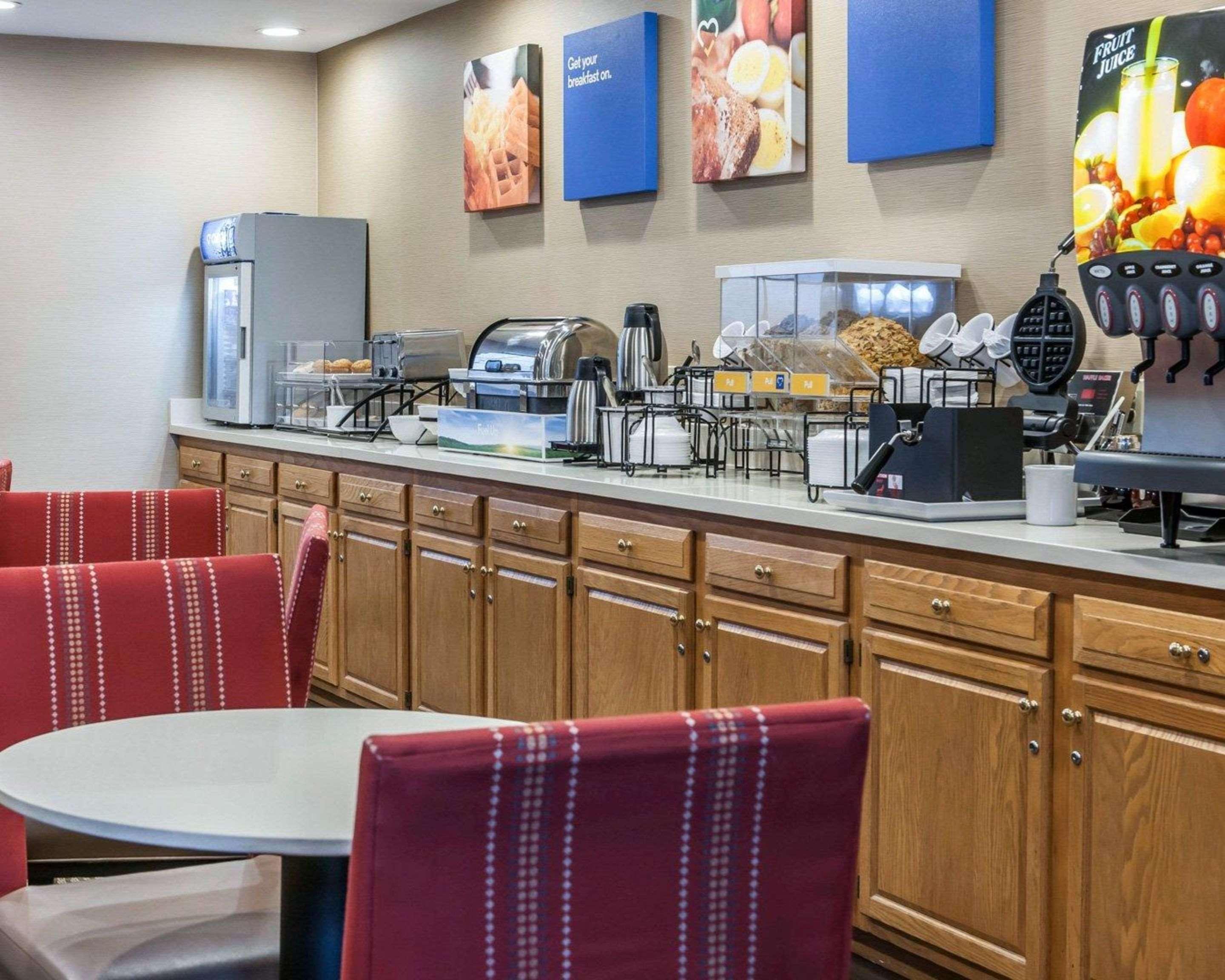 Comfort Inn & Suites Napoleon מראה חיצוני תמונה
