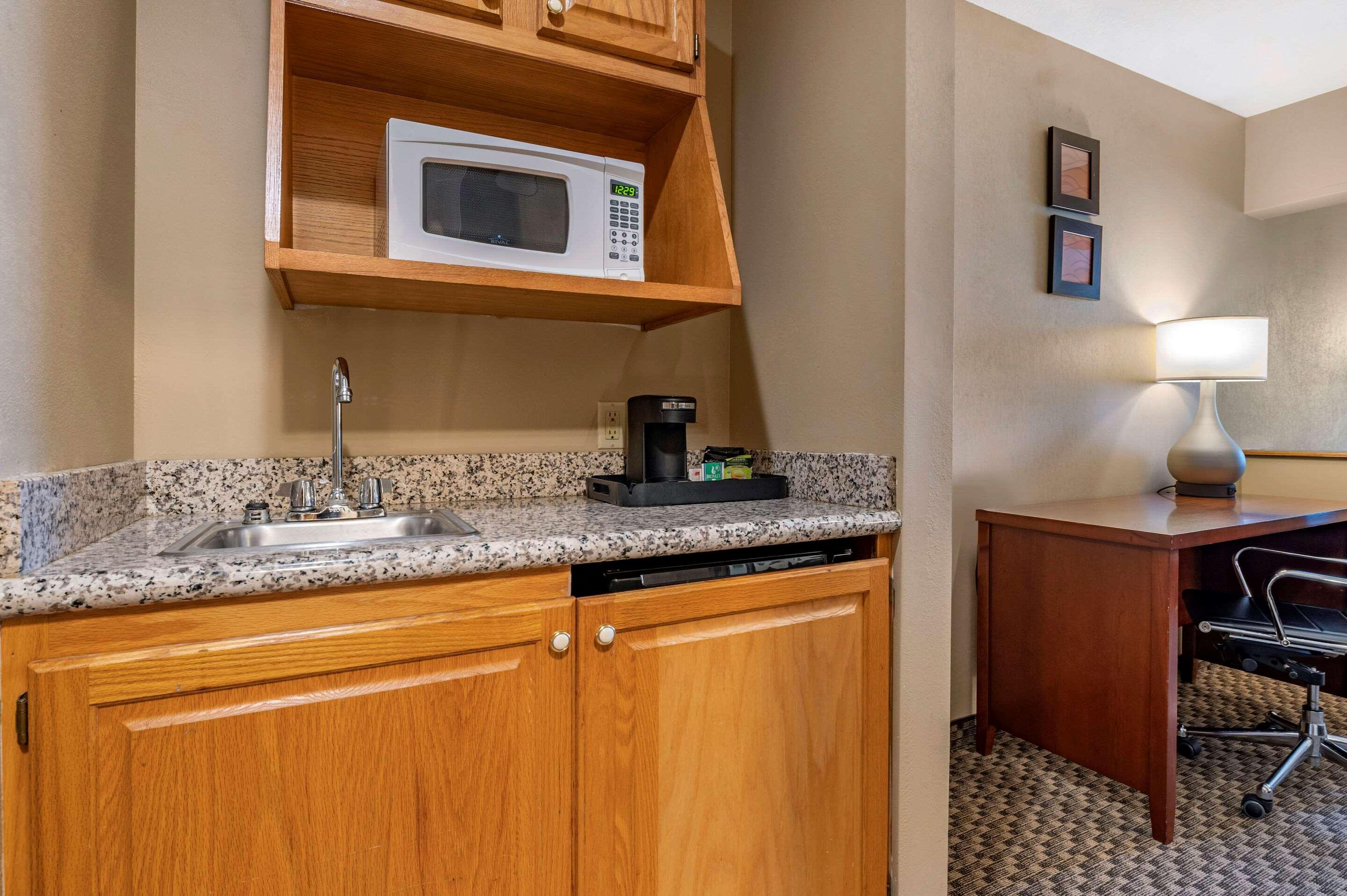 Comfort Inn & Suites Napoleon מראה חיצוני תמונה