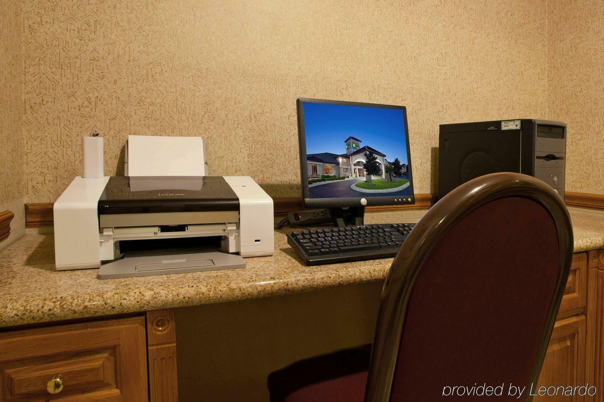 Comfort Inn & Suites Napoleon מתקנים תמונה